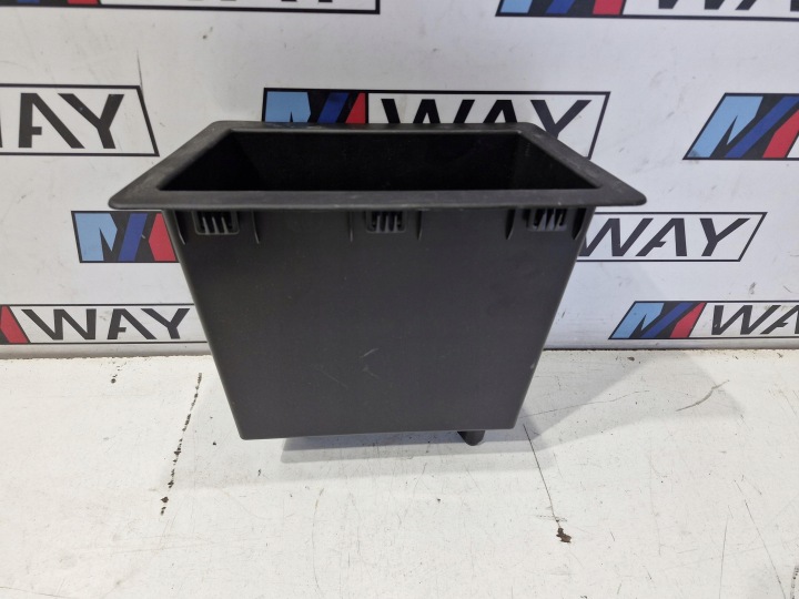 7331419 BMW X1 F48 Laterale / lato CASSETTO PORTAOGGETTI WNEKI PORTELLONE COFANO POSTERIORE