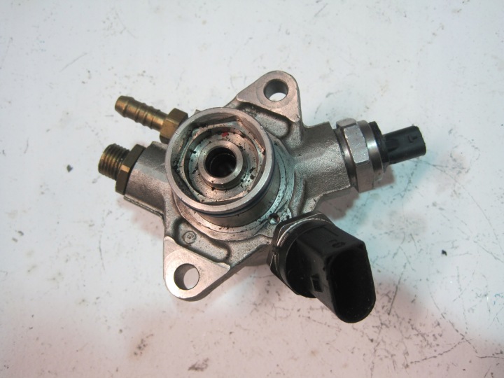 Pompe alimentation carburant AUDI A6 A7 4,0TFSI 079127025AH