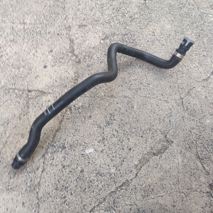 Ford Kuga II MK2 1.5 front side right hose / wiring of the heating radiator
