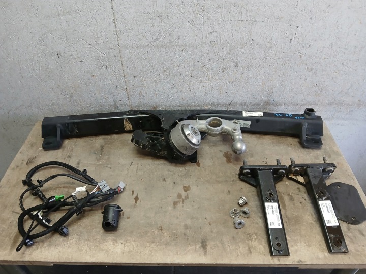 vučna kuka VOLVO XC40 XC-40 XC 40 II 2 17- 32351237