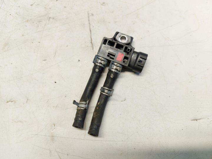 Toyota Hilux VIII Sensor roznicy Druck Gase 2.4 d4d 89481-71010