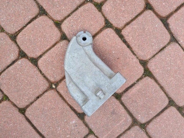 holder podszuka of the engine Mercedes W218 A6422233404