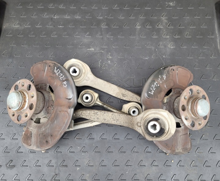 Achsschenkel Radnabe Radlager vorne rechts links MERCEDES W212 E300 2.2
