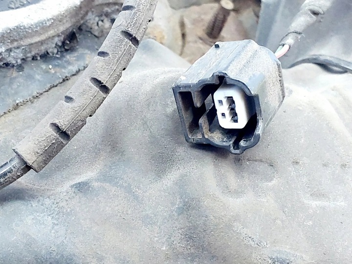 Tambor de freio traseiro esquerdo RENAULT 943R 1.0L gasolina 2023 6