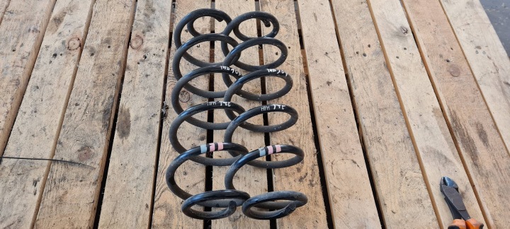 A4 B8 LIFT spring springs rear part rear. 2 SZTUKI A5 8T LIFT