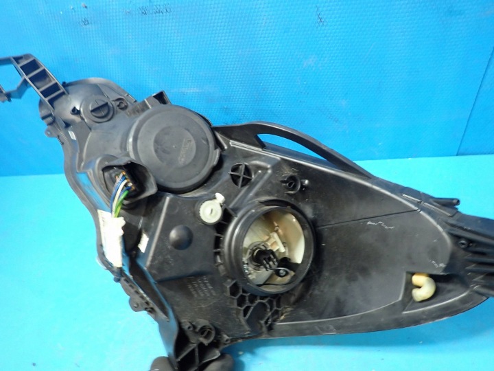 LAMPA DROIT CITROEN DS3 C3 8