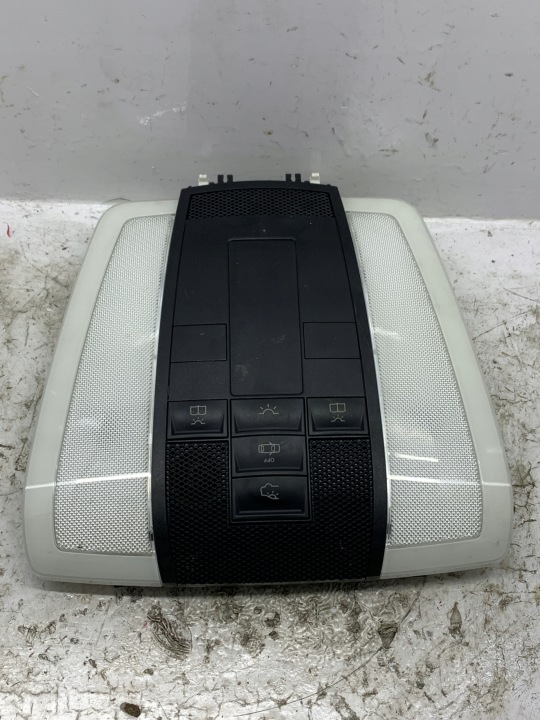 light OSWIETLENIE cabs of the roof A2048202001 MERCEDES W204 LIFT (11-14)