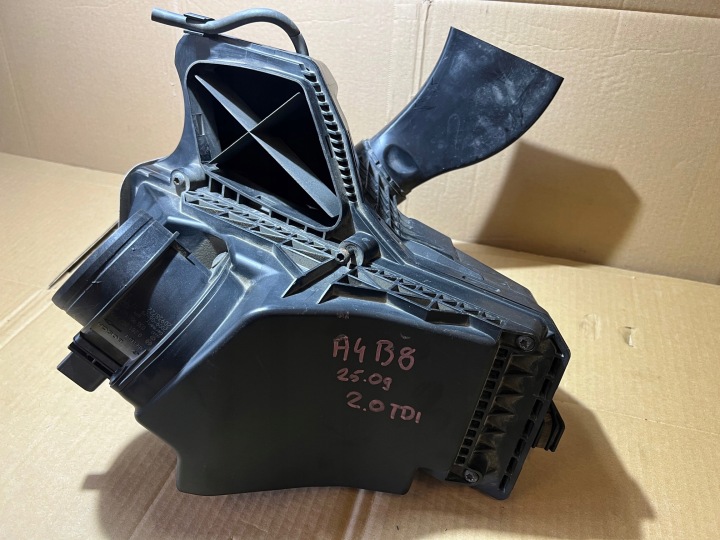 AUDI A4 B8 2.0 TDI cover of a filter, air 8K0133835AD 03G906461C