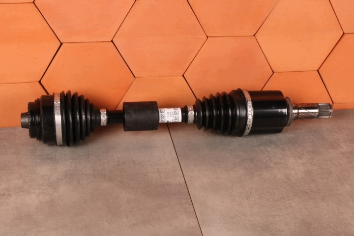 BMW F70 F74 U06 X1 U11 X2 U10 poloos NAPEDOWA levá přední 5A52FD1 202 km!!