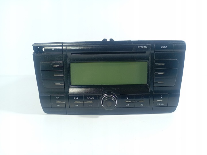 Skoda Octavia II 2 04-08 RADIO ORYGINALNE CD brakuje kodu OE 1Z0035161B