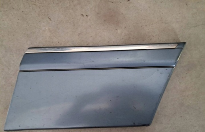 moulding of a fender right front MERCEDES W126 1266903640