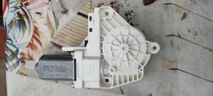 Motorino VETRO finestrini Destra Anteriore AUDI A4 B8 LIFT berlina 8K0959802A