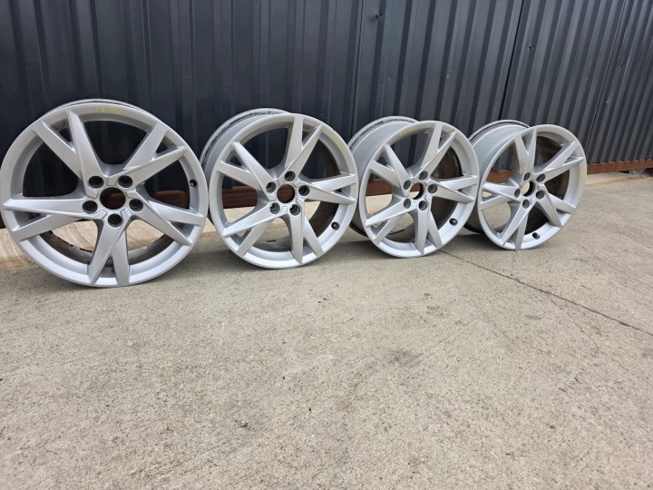 Jante Jantes KOMPLET AUDI A4 B9 A5 8W ITP 7.5 J R17 ET38 8W0601025K 32/26