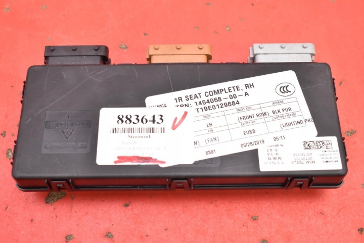 Bedienteil modul SITZ rechts vorne 1454068-00-A TESLA S LIFT AWD 16-21