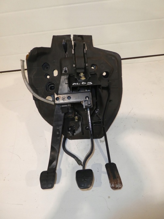 SERVO PUMPA KOČNICE PEDALE VW T4 701612101
