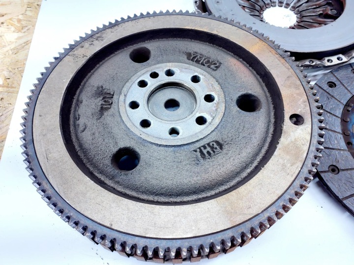 Complete Clutch Kit KIA SPORTAGE (QL) 32011 1.7L diesel 85kW 2018 7
