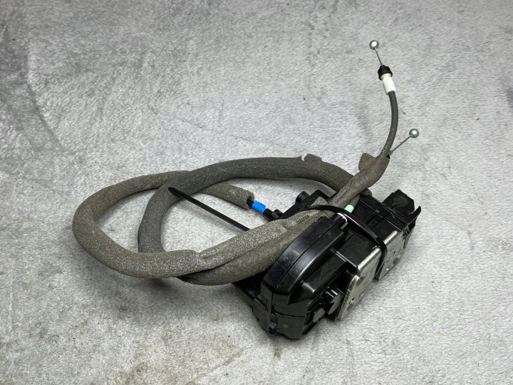 de la Serrure Portière Nissan Qashqai 82501EY11D
