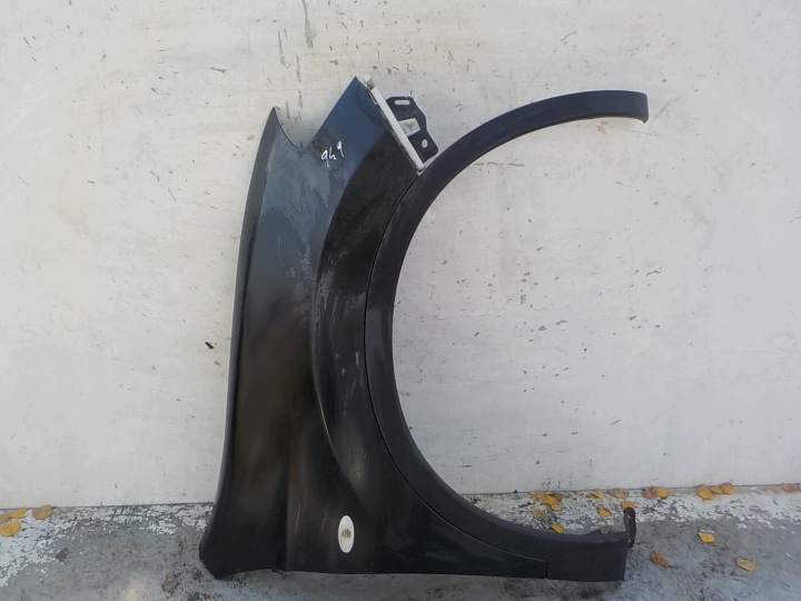 949 NISSAN QASHQAI J10 LIFT blatník pravý predok predný