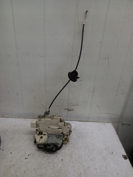 lock door CENTRALNY left front AUDI A4 B7 8E1837015AA 11S