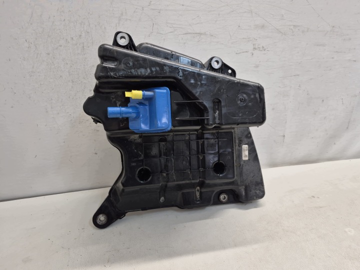 AUDI A4 B9 8W0 15- serbatoio PLNU ADBLUE 8W0131878BP