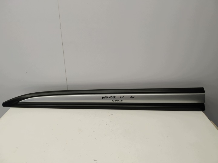 2015r + Mitsubishi Outlander III lift lajsna za vrata prednji dio lijevi 5727A403