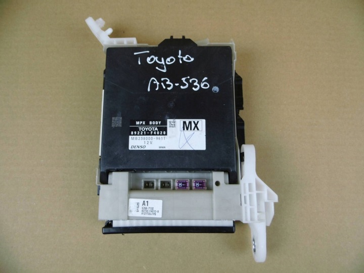 Toyota C-HR CHR module computer control unit komfortu BSI 89221-F4020