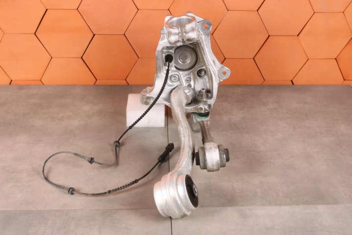 BMW G20 G21 G22 G23 otoč ramene čepu pravý předek RWD 2WD 6877144