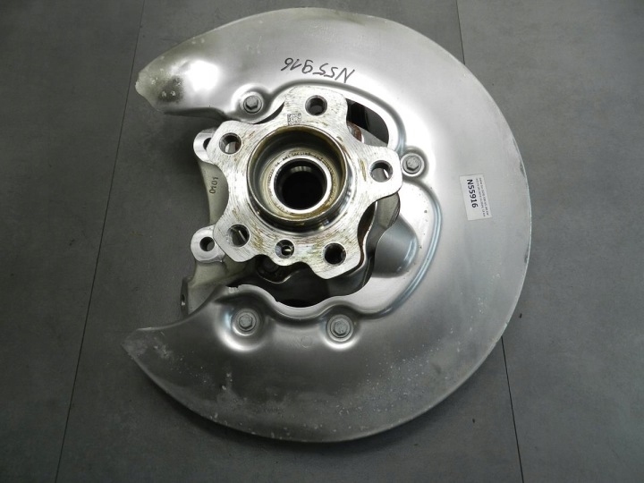 BMW 3 G20 otoč čepu pravá záď 6879534