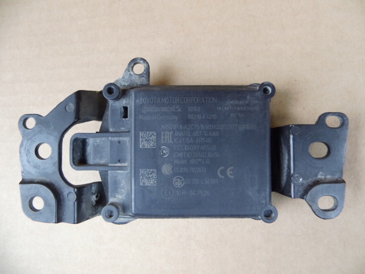 Toyota C-HR et distronic sensor odleglosci 88210F4010 88210-F4010