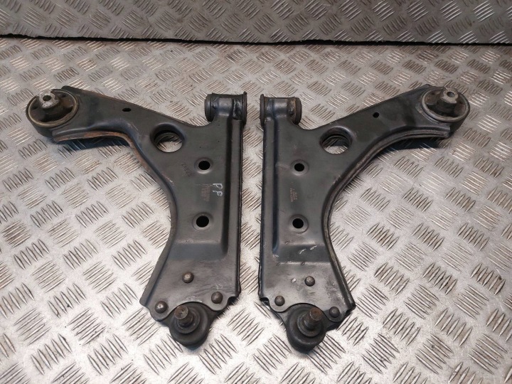 rameno levý předek + pravý předek FIAT PUNTO EVO ARM058