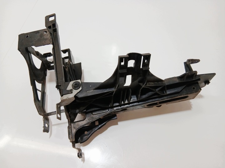 rámeček světla úchyt držák světlá levý předek BMW F10 F11 OE 7200793 (0006420)