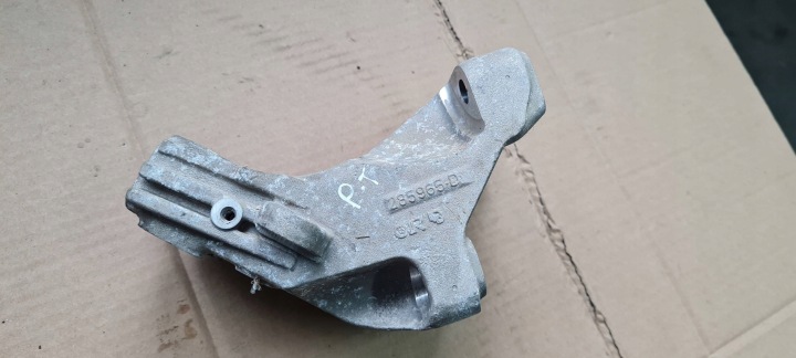 Maserati Quattroporte VI supporto maniglia Motore Destro 3.8 V8 285965D