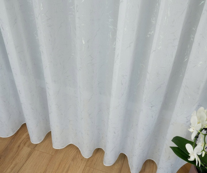 Krásná záclona bílá stříbro měkká splývavá, šitá na hotovou pásku 500x270