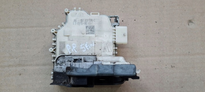 S3 8V Berline A3 Prise KOSTKA 4F0973705 VW GOLF VII SKODA