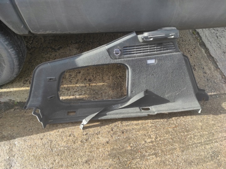 tapacír kufru tapacír levý záď 8T8863879R AUDI A5 8T LIFT 5-dveře 09