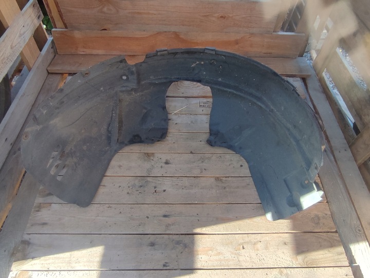 podblatník levý předek přední levé FORD FIESTA MK7 8A61-16115-BH