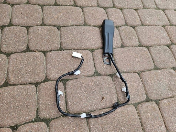 Zapinka supports pasow safety Toyota Camry VIII XV70 18219