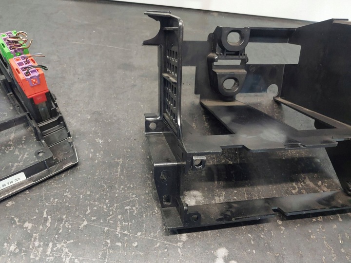 Rádiový rámeček pro palubní desku 2DIN VW PASSAT B5 30858069BA 3B0858757 13