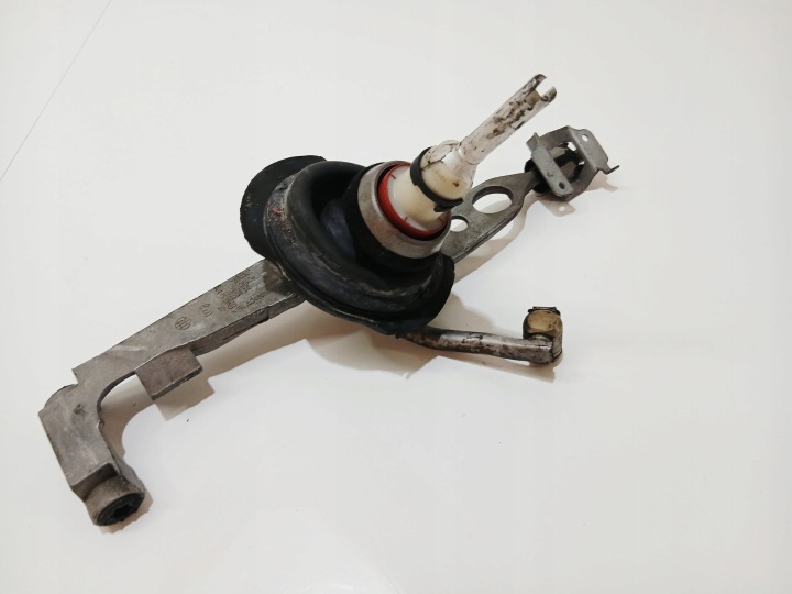 řadicí páka kulysa změny převodů BMW E90 LCI 2.0D 7590607