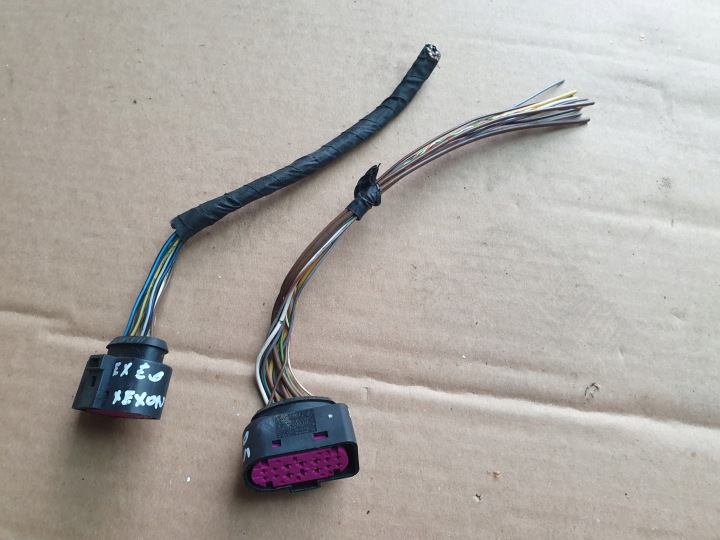connecting spoiler lights PRZEDNIEJ KOSTKA XENON SEAT EXEO 2009-2013