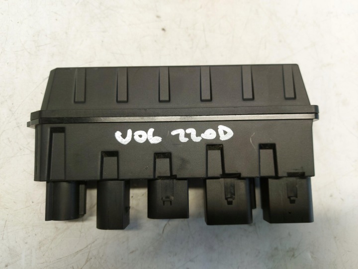 BMW U06 220d Unité de contrôle Module ZASILANIA 8473204