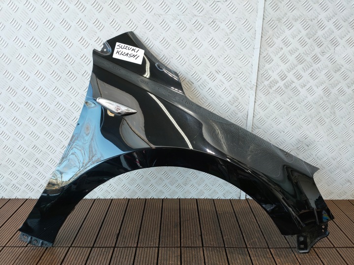 SUZUKI KIZASHI 09-14 blatník predný pravý predok farba ZMV