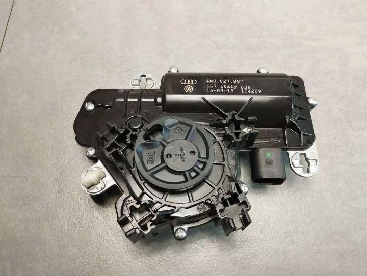 Audi A8 4N D5 LONG DOCIAG bonnet rear part 4N0827887
