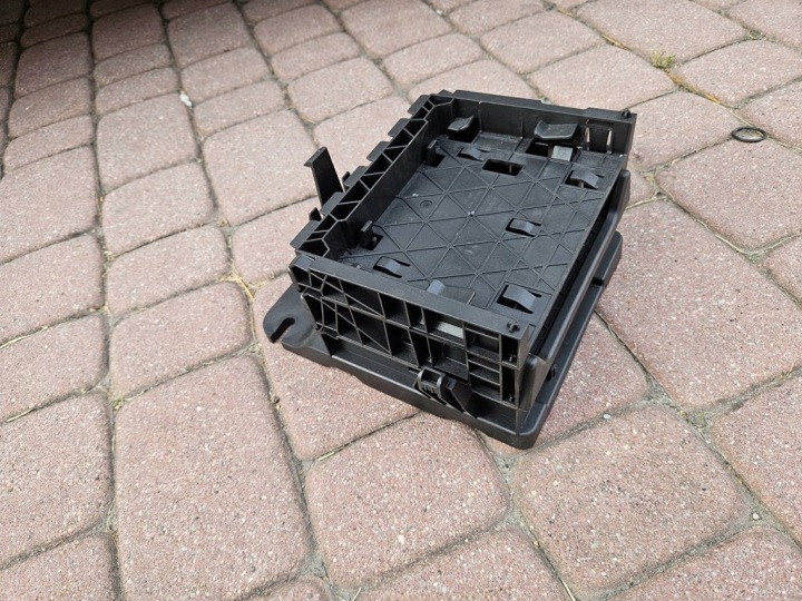 držiak komputera kufra Opel Insignia B 39108695 39108697 39108696