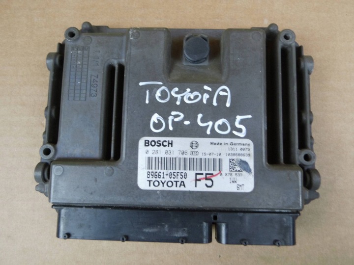 Toyota Avensis T27 T29 1.6 D computer centralina motore ECU 89661-05F50