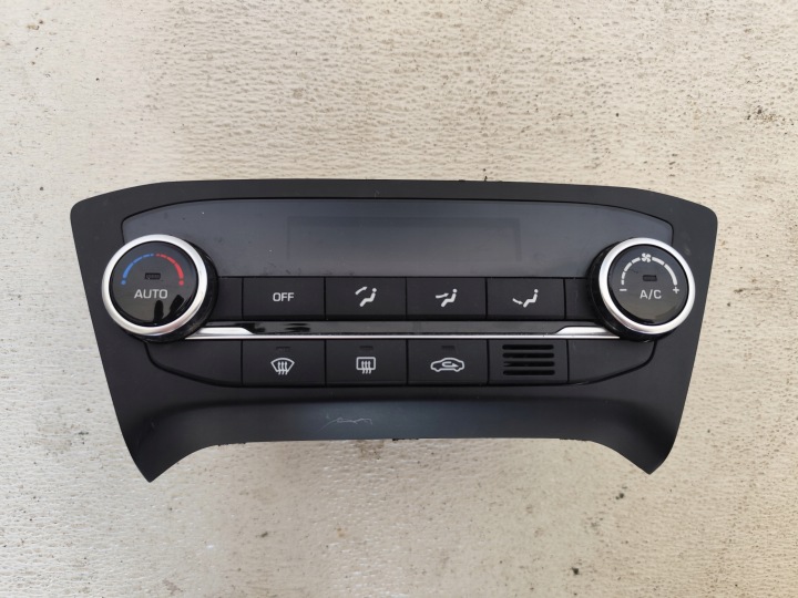 HYUNDAI I20 II 2016R control panel NAWIEWEM of the air conditioning 97250-C8201