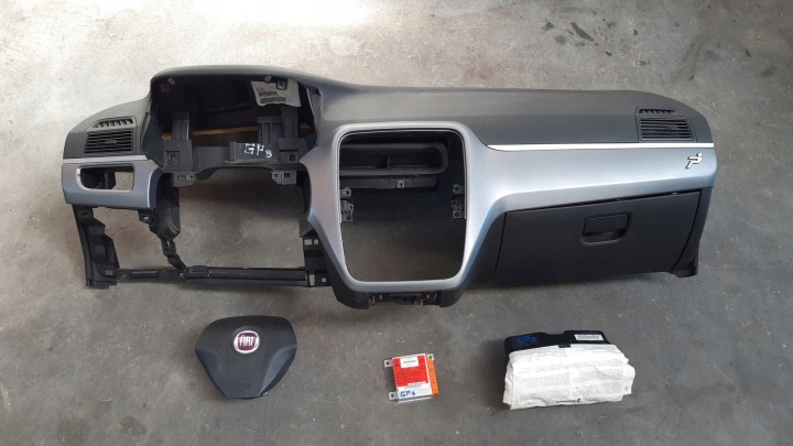 přístrojová deska konzola napínací pásy Fiat Grande Punto