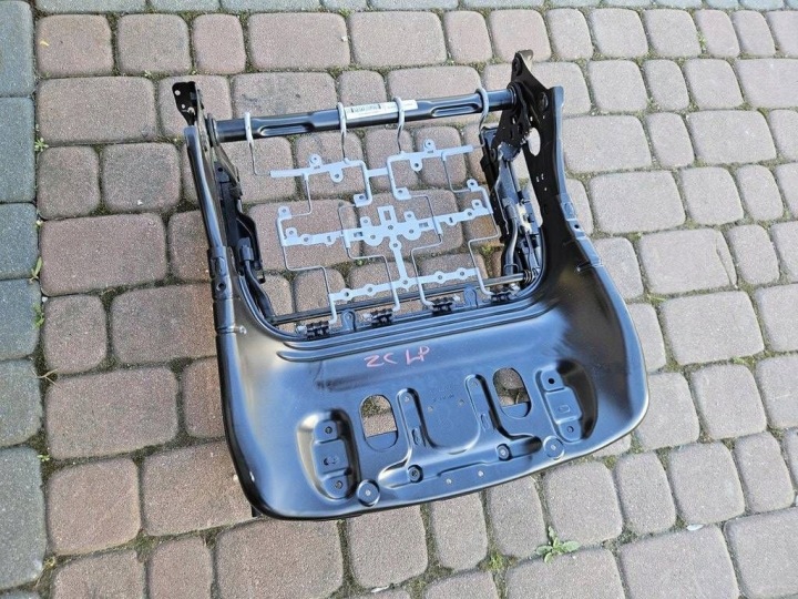 držiak sedačka šoférov ľavý szyny prowadnice Opel Zafira C 82697133