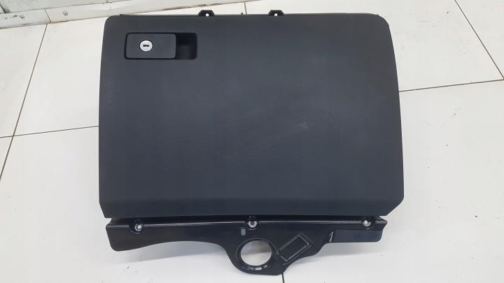 pretinac suvozača suvozača VOLKSWAGEN PASSAT B7 3AB8570971QB