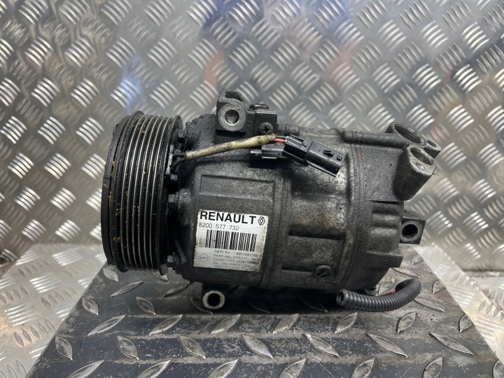 compressor of the air conditioning RENAULT LAGUNA 3 8200577732